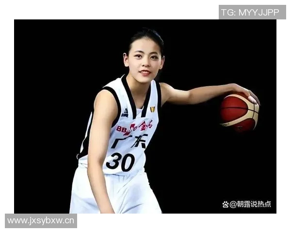 杨舒予分享中秋快乐照片展现独特稀缺库存的乱七八糟魅力