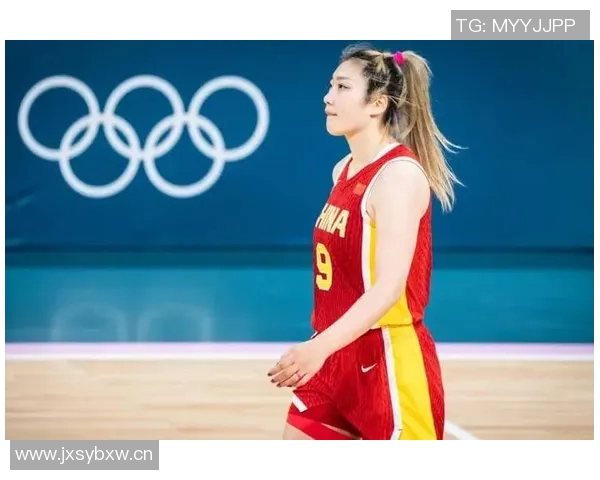 李梦分享中秋团圆美照祝福大家共度佳节快乐时光