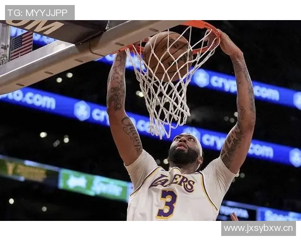 浓眉首节表现稳健轻松斩获5分5板1助展现强大状态 浓眉首节表现稳健轻松斩获5分5板1助展现强大状态