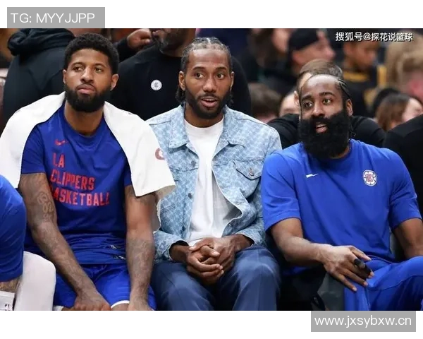 快船训练氛围轻松愉快全员笑容满面小卡频频亮相