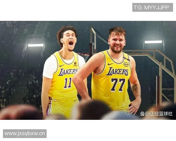 海斯称赞东契奇传球能力与老詹联手将形成强大牵制力 海斯称赞东契奇传球能力与老詹联手将形成强大牵制力