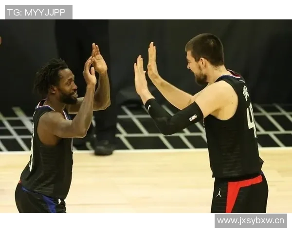 贝弗利称恩比德独特风格无与伦比直言约基奇更像后卫而非中锋