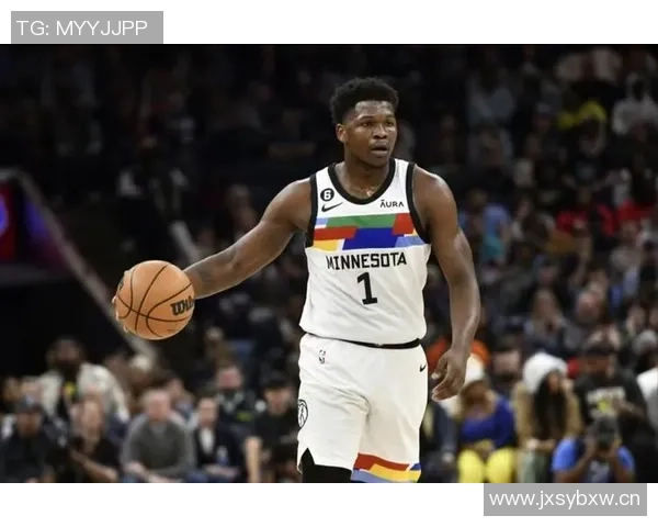 爱德华兹首节表现抢眼8投4中三分球命中率高达40贡献14分助力球队进攻