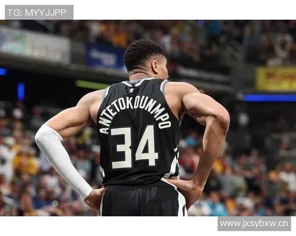 字母哥在勇士禁区如搅拌机般发威半场轻松砍下18分4板3助