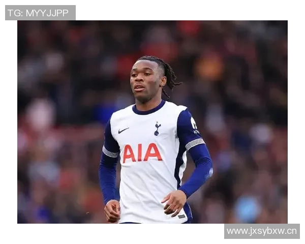 穆阿尼现身热刺训练场约翰逊乌多吉缺席引关注